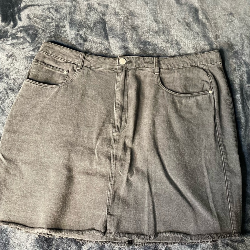 A size 24 skirt with slit at the bottom from Boohoo.